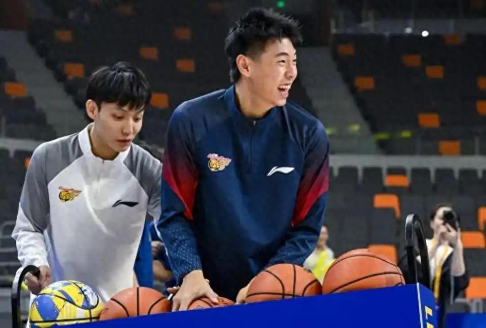 Crowns Sports-徐杰迎最强队友，崔永熙回应伤病恢复进度，决战新疆或复出冲首胜