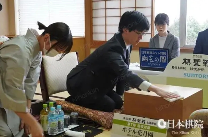 皇冠体育-同一年出战棋圣、十段两项挑战赛的棋手 芝野虎丸期待开辟新时代|赵治勋|小林光一|井山裕太|棋圣战|十段战_新浪体育_新浪新闻